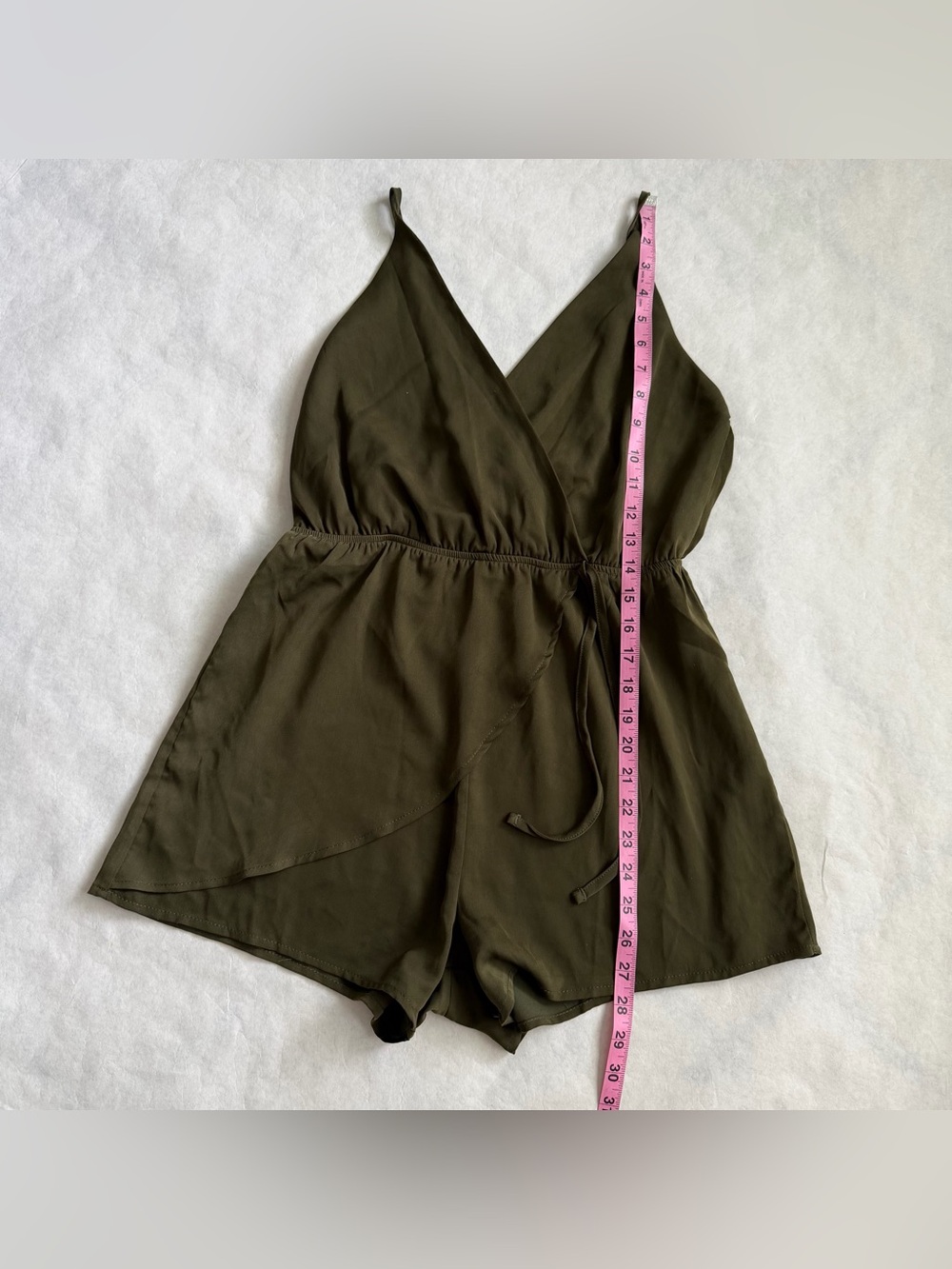 Tobi Olive Green Surplice Romper Shorts Medium Elastic Waist Lightweight Casual - Picture 11 of 15